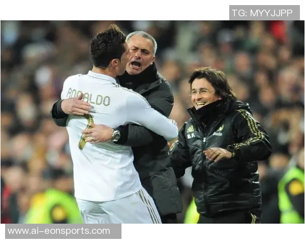 昔日队友重聚回忆C罗与卡雷拉斯内马尔与埃基蒂克梅西与西蒙斯的传奇故事